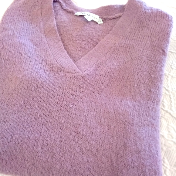 Pretty, Soft, Mauve V Neck Sweater with Flare Sleeves - Picture 7 of 14